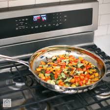 With a stainless steel design and mirror finish, this cuisinart saucepan will have you on your way to cooking gourmet meals in no time. Cuisinart Chef S Classic 14 Inch Skillet Review Great For Entertaining