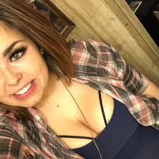 Chelsea Carnes's Instagram, Twitter & Facebook