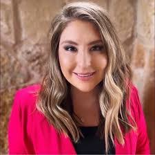 Renee Gold's Instagram, Twitter & Facebook