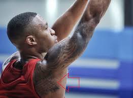 Als sohn von vater (?) und mutter gina johnson erlangte er im jahr 2021 als ballspieler berühmtheit zum. Damian Lillard S 18 Tattoos Their Meanings Body Art Guru