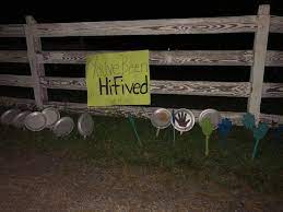 Front Yard Pranks You Ve Been Hi Fived Pass It On A Friendly Wave To Your Neighbor Youvebeenhifived Yard Pranks Pranks Christmas Pranks