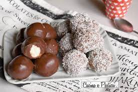 Dolcetti facili e golosi, questi sono i tartufi al cioccolato bianco e cocco. Tartufi Al Mascarpone Cocco E Cioccolato
