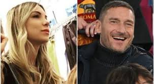 L'aga, essendo presente in famiglia, può innescarsi in potrebbe solo avere i capelli bagnati, difficile fare una diagnosi di aga da una foto. Chi E Noemi Bocchi La Nuova Fiamma Di Francesco Totti