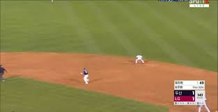 희대의 벤클 정근우 정찬헌 이 둘은 내년 같은팀에서 뛰게됩니다 ㅋㅋ. í•œ íŒ€ì—ì„œë„ ì•…ì—° ì´ì–´ê°„ ì •ì°¬í—Œê³¼ ì •ê·¼ìš° ì„œìš¸ì‹ ë¬¸