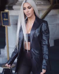 Kim Kardashian Black And Blonde Hair Style Kim Kardashian Blonde Kim Kardashian Hair Kardashian Hair