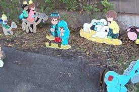Safe, durable and cozy on a cool summer's night, we'll show you how to build a stone fire ring that will be the center of family gatherings for years to come. Diy Plywood Crafts Holiday Yard Art Decorations 8 Steps With Pictures Instructables