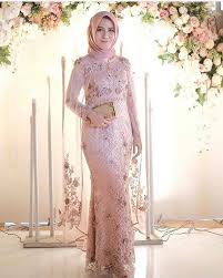 Home » gaun pesta » kebaya brokat » kebaya gaun » kebaya lamaran » kebaya modern » kebaya pengantin » kebaya pesta » kebaya terbaru penggunaan busana dengan warna putih ini menjadi pilihan banyak wanita dikarenakan memang sesuai dengan trend masa kini, yang mana konsep. 7 Model Kebaya Brokat Warna Pastel Untuk Gaya Hijabers Yang Feminin Bukareview