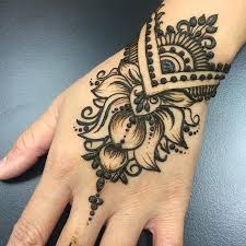 There are many artists in rabat, and near the ouday city that will charm you with styles and designs they will draw on your hand. 36 Henna Tattoo Hand Finger Beauty Henna