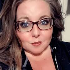 Samantha Bays's Instagram, Twitter & Facebook