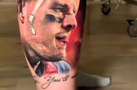 Du hast ein weiteres tattoo? Kunstwerk Auf Der Wade Us Stars Feiern Football Tattoo Aus Deutschland Stuttgart Stuttgarter Nachrichten