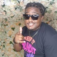 ACE Boogie (@Nikes_n_Mics)