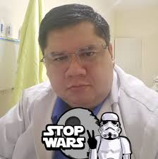 Este equipo de ultrasonografía lo tuvieron dos años bajo llave en una  bodega de la Unidad Comunitaria de Salud Familiar en Cara Sucia,  Ahuachapán, el equipo está completamente nuevo. ‪He girado instrucciones‬