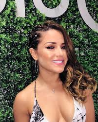 Mi look de hace tres días ☺️ es que cuando te encanta tanto hay q sacarle  el jugooooo....si o que? Que les parece el look?! Gracias @sarailara.makeup  por mi H&M, por compartir