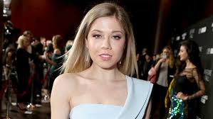 She grew up in garden grove, california with her three older brothers named marcus, scott and dustin. Is Jennette Mccurdy S Trouble Friend Ariana Grande Actress Lashes Out Hollywood Life