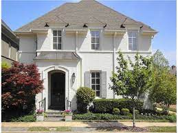 You won't be surprised that benjamin moore'e white dove, decorator's white & chantilly lace are the most popular white paint colors in their. Pin By Patricia Gallegos On Exteriors Painted Brick House House Paint Exterior Exterior Paint Colors For House