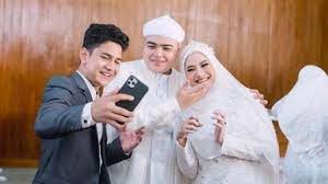 10 potret syakir daulay saat tengah momong anak kecil sosok syakir daulay didapuk sebagai presiden ijo tomat alias ikatan jomblo terhormat, ia memang pantas jadi panutan millennials, nih! 0vf7azmgbzr2bm