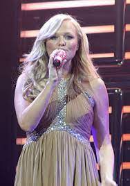 Emma lee bunton (born 21 january 1976) is an english singer, songwriter, actress, and radio and television presenter. Emma Bunton Wikipedia