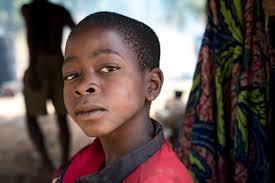 People are fleeing their homes at a worrying pace, as worsening violence destroys lives and livelihoods across the country. Angola Reiches Land Armes Land Karlheinz Fessl