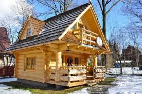 Dieses Gemutliche Kleine Hauschen Ist Kaum 28m3 Gross Sobald Sie Es Betreten Small Log Cabin Little Log Cabin Tiny Log Cabins