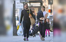 Get robbie arnett's contact information, age, background check, white pages, liens, civil records, marriage history, divorce records & email. Avengers Actress Elizabeth Olsen Is Engaged To Musician Robbie Arnett