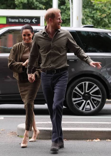 Prince Harry's subtle gesture towards Meghan Markle 'shows his true feelings'  | Wales Online