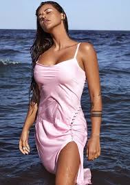 Cauti un costum de baie care sa te avantajeze? Antonia Si A Impresionat Fanii In Costum De Baie Cum S A Lasat Fotografiata Artista