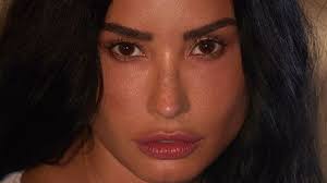 Urias divulga capa e data de lançamento do EP "Her Mind"