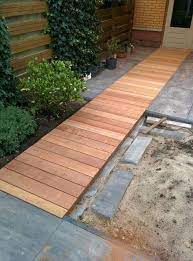 25 voortuin ontwerpen met ideeen tips inspiratie en o a houten looppad en vlonder tuin ideeen houten looppad tuinpad