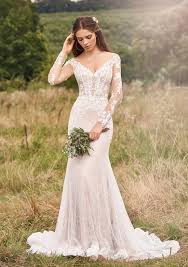 Explore stunning and affordable wedding dresses uk 2020 new styles at hebeos.co.uk, we carry the latest trends in wedding dresses to show off that fun and flirty style of yours. Fishtail Wedding Dresses 32 Stunning Designs Confetti