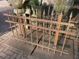 Heidesandstein De Historischer Zaun Antiker Schmiedeeiserner Zaun Gusseisen Schmiedeeisen Zaun Garten Und Outdoor Schmiedeeiserne Zaune