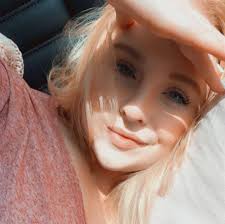 Amelia Sexton's Instagram, Twitter & Facebook