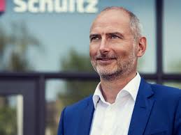 Karnov vil bruge sit "guld" og AI til at slå konkurrenter i tætpakket marked