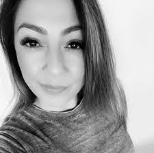 Vanessa Valle's Instagram, Twitter & Facebook