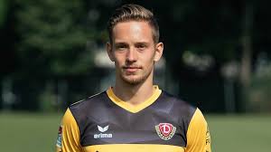 Machst einen auf rapper, du fernsehgesicht. Halt Dein Dummes Wessimaul Jan Bohmermann Von Dresden Fans Angefeindet Sportbuzzer De