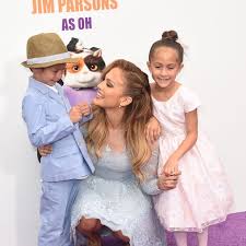 .alex rodriguez each have two kids, making for a beautiful blended family of six with four kids j lo and alex rodriguez have the cutest blended family! Meet Jennifer Lopez And Alex Rodriguez S 4 Kids Photos