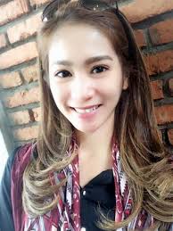 Bunga zainal dan sukhdev singh harid di pemutaran perdana film london love story 2 di. Esensi Kecantikan Wanita Versi Bunga Zainal News Entertainment Fimela Com