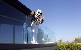 download wallpapers dj marshmello selena gomez 4k superstars marshmello american singer besthqwallpapers com selena gomez selena selena imagens de selena gomez