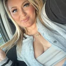 Sarah Mcgarity's Instagram, Twitter & Facebook