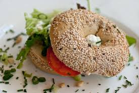 The New York Bagel The Hole Story From History And Chemistry To Where You Ll Find The Good Ones 6sqft New York Bagel Bagel New York