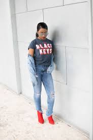 Styling A Graphic Tee And Heels Venti Fashion Jeans Outfit Casual Casual Fashion Graphic Tee Outfits