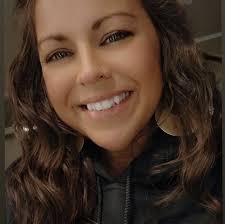 Rochester 🆚 Bismarck: only one can move on. ⏰- 3:00 PM CST 📍- Fogerty  Arena 📺