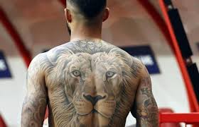 The dutch footballer memphis depay channelled the lion within him by getting a full face of a lion tattooed that covers his whole back. Em 2020 From Drug Dealer To Superstar The Crazy Depay Story