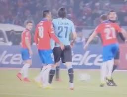 No anotó, durante el torneo su padre fue preso por atropellar ebrio a un motociclista que falleció y en los cuartos de final con chile. Acierto Fotografico Deja En Evidencia Que Uruguayos Tambien Aplicaron La Tecnica Del Dedo De Jara En Copa America