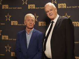 Linda kozlowski, paul hogan, and the couple's teenage son chance. Mr Dundee Proves To Be An Enjoyable Bunch Of Fluffy Fun