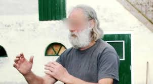 Jan vertelt over zijn ontsnapping en de kinderen delen herinneringen over hun vader, met als dieptepunt vermeend misbruik en geestesrituelen. Father Beat Children Secluded On Ruinerwold Farm With Spiritual Sword Report Nl Times