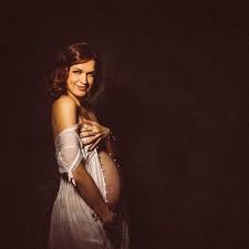 Willst du eine farbige babybauchfotos selber machen, achte auf die farbkomposition. Babybauch Shooting Buche Den Besten Babybauchfotograf In Deiner Nahe