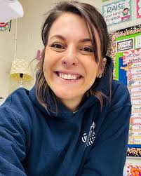 Know anyone who loves to create? Please pass this along. We are hosting a  visiting artist who will be teaching these fantastic classes, and we'd like  to fill the classes for her. <