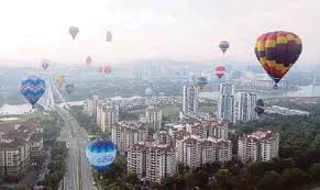 Sejarah penerbangan lebih ringan dari udara dimulai dengan balon udara pertama yang dibuat pada tahun 1783 oleh joseph dan etienne montgolfier di prancis. Fiesta Belon Panas Serikan Putrajaya Pressreader
