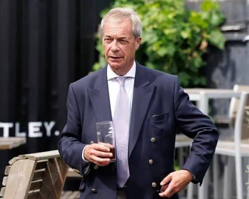 🚨Broadcaster Piers Morgan has launched a fresh attack on Nigel Farage,  claiming the Reform UK leader's political future is under threat following  recent controversy surrounding an undeclared £5 million personal donation.  Morgan
