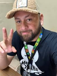 Hello I need the name of travel agencies in Chicago that provide services  to show the city's tourist attractions. Thank you very much